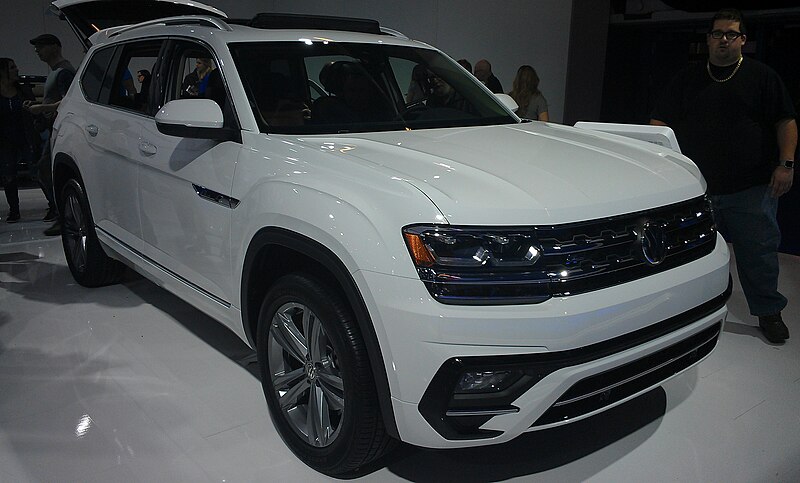 File:2018 Volkswagen Atlas R au SIAM 2018.jpg