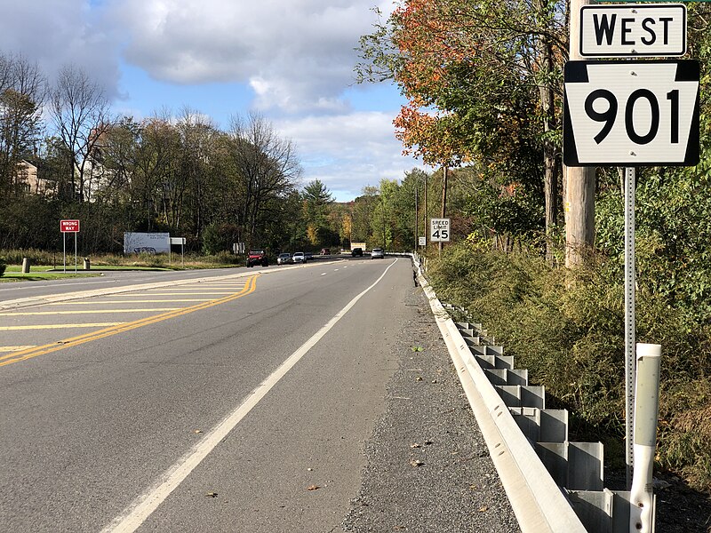 File:2021-10-18 15 28 53 View west along Pennsylvania State Route 901 (Pottsville-Minersville Highway) at U.S. Route 209 (Bunting Street) in Norwegian Township, Schuylkill County, Pennsylvania.jpg