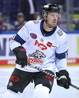 Description de l'image 2021-11-28 Eisbären Berlin gegen Nürnberg Ice Tigers (Deutsche Eishockey-Liga 2021-22) by Sandro Halank–097.jpg.