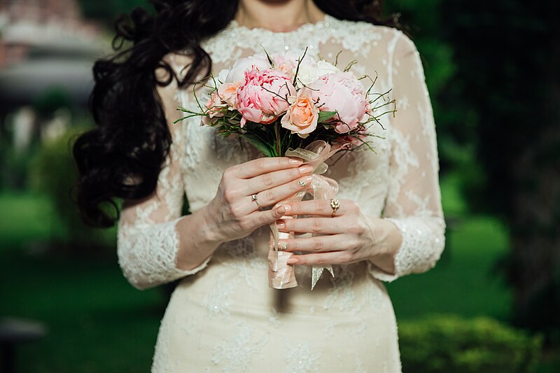 File:22, Bridal bouquet (Unsplash).jpg