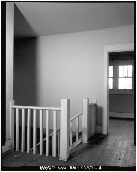 File:2nd floor, top of staircase - A. J. McDonald Homeplace, 103 West Roanoke Drive, Fitzgerald, Ben Hill County, GA HABS GA,9-FITZ,1-9.tif