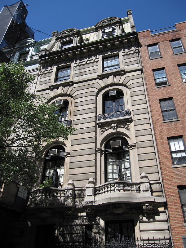 7 East 75th Street on the Upper East Side of New York City was used for the exterior shots of the Sheffield townhouse.