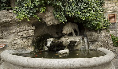 Fontana del leone in Piazza del Popolo