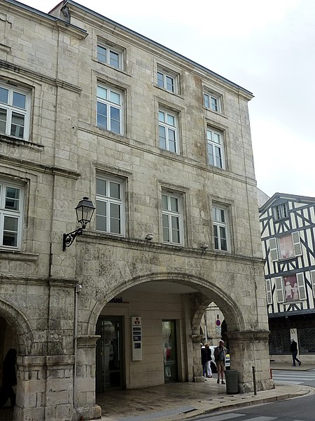 File:955 - Maison 2 rue Chaudrier - La Rochelle.jpg