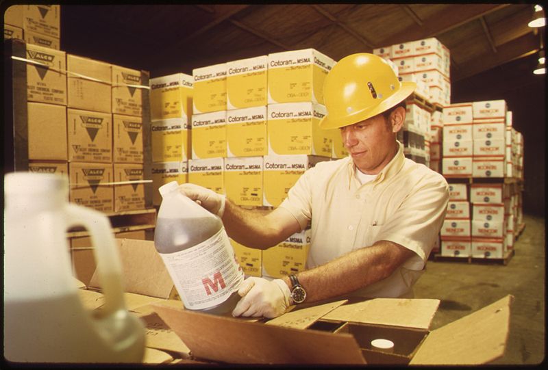 File:AN ENVIRONMENTAL PROTECTION AGENCY INSPECTOR EXAMINES A CONTAINER OF PESTICIDE THAT HE JUST HAS PULLED FROM A CRATE... - NARA - 555244.jpg