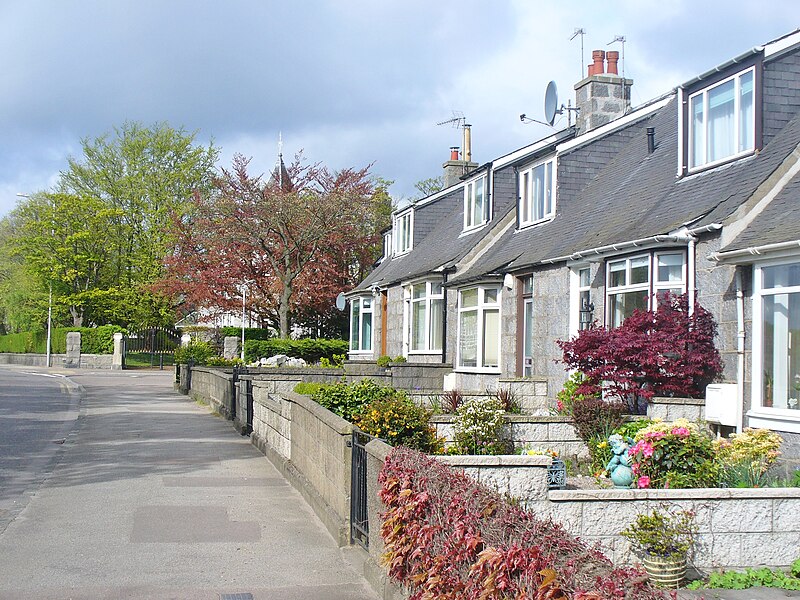 File:Aberdeen - Riverside Drive - geograph.org.uk - 3968349.jpg