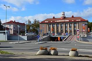 Центральная площадь Йыхви и здание окружного правительства