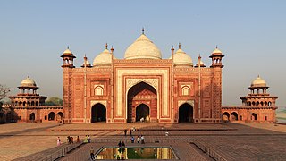 Agra 03-2016 08 Taj Mahal complex.jpg