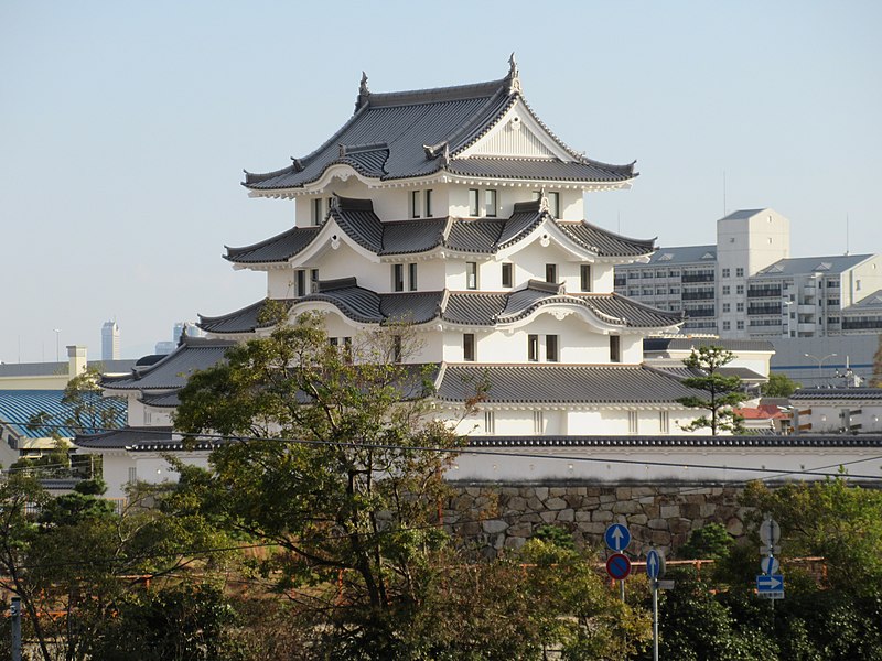 File:Amagasaki Castle Tenshu 20181125.jpg