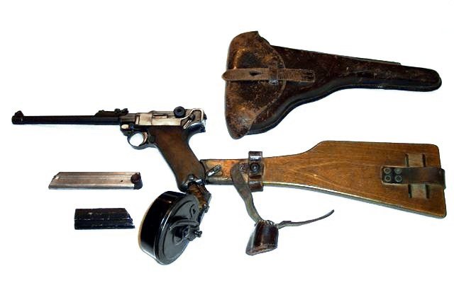 Artillery Luger P08 pistol with snail-drum magazine and removable stock.