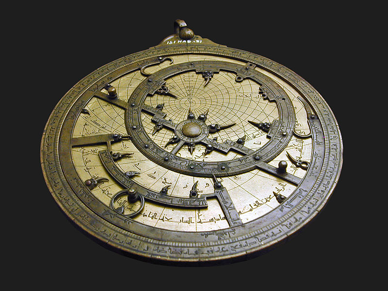 File:Astrolabe (musée islamique du Caire) (3306523739).jpg