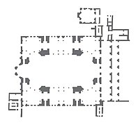 Konstantinopolis'teki Ayasofya Bazilikası'nın (4. yüzyıl) karmaşık "ara" planı, önceki planların bir sentezidir.