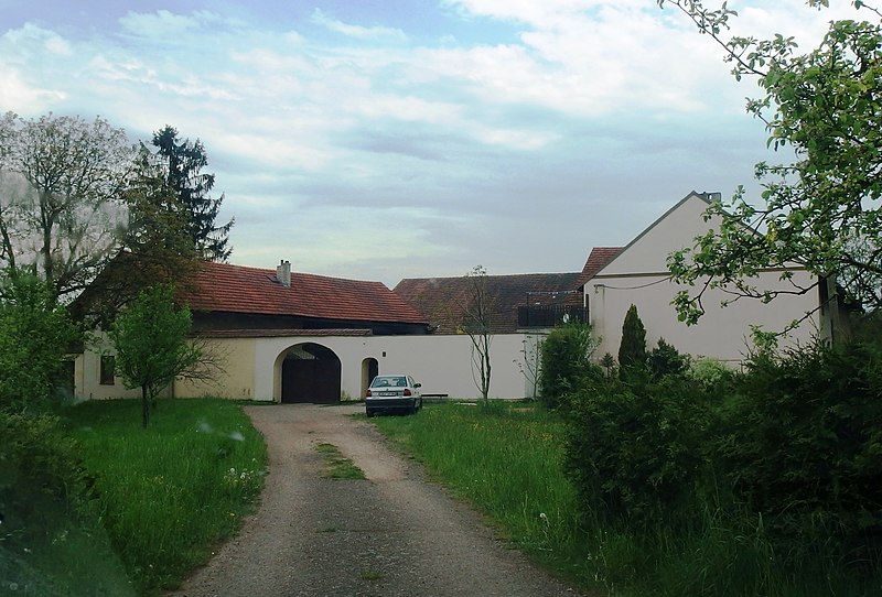 File:Březenice, č. p. 2.JPG