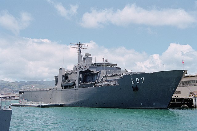 RSS Endurance berthed at Pearl Harbor while en route to Fleet Week 2000 in New York City; she was the first RSN ship to circumnavigate the globe.