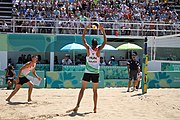 Deutsch: Beachvolleyball bei den Olympischen Jugendspielen 2018; Tag 11, 17. Oktober 2018; Jungen, Spiel um Platz 3 – Argentinien-Ungarn 2:0 (21–15/21–15) English: Beach volleyball at the 2018 Summer Youth Olympics at 17 October 2018 – Bronze Medal Match – Argentina-Hungary 2:0 (21–15/21–15)