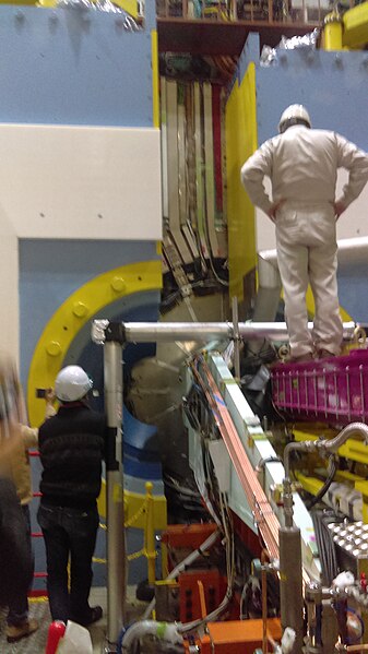 File:Belle II detector closing 01.jpg