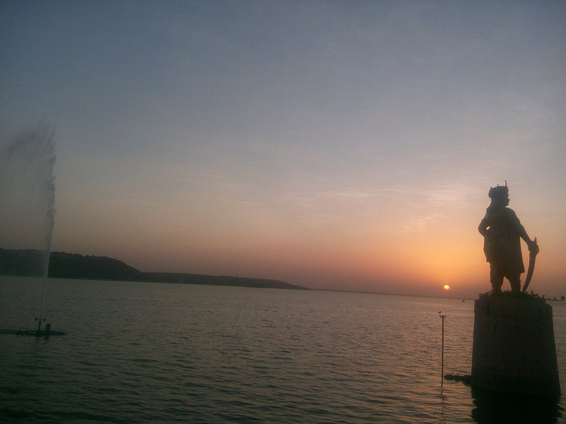 File:Bhojtal and Raja Bhoj Statue at sunset.jpg