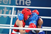 Deutsch: Boxen bei den Olympischen Jugendspielen 2018 Tag 12, 18. Oktober 2018 - Finale Leichtgewicht Mädchen – Junioren-Weltmeisterin und dreifache Juniorinnen-Europameisterin Caroline Sara DuBois (Großbritannien, blau) schlägt Juniorinnen-Asienmeisterin Porntip Buapa (Thailand, rot). English: Boxing at the 2018 Summer Youth Olympics on 18 October 2018 – Girls' lightweight Gold Medal Bout – Caroline Sara DuBois (Grat Britain, blue) wins over Porntip Buapa (Thailand, red). Español: Boxeo en los Juegos Olímpicos Juveniles de Verano de 2018 en 18 de octubre de 2018 - Combate de medalla de oro de peso ligero para niñas - Caroline Sara DuBois (Gran Bretaña, azul ) gana sobre Porntip Buapa (Tailandia, rojo).