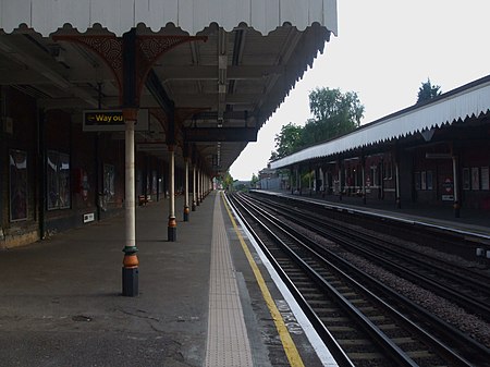 Buckhurst Hill stn south.JPG