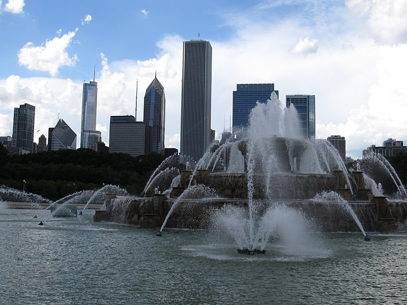 File:Buckingham Fountain, Grant Park, Chicago, Illinois (9179526903).jpg