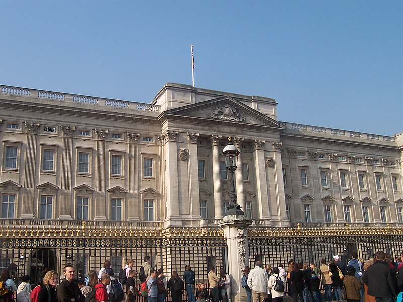 File:Buckingham Palace in London.jpg