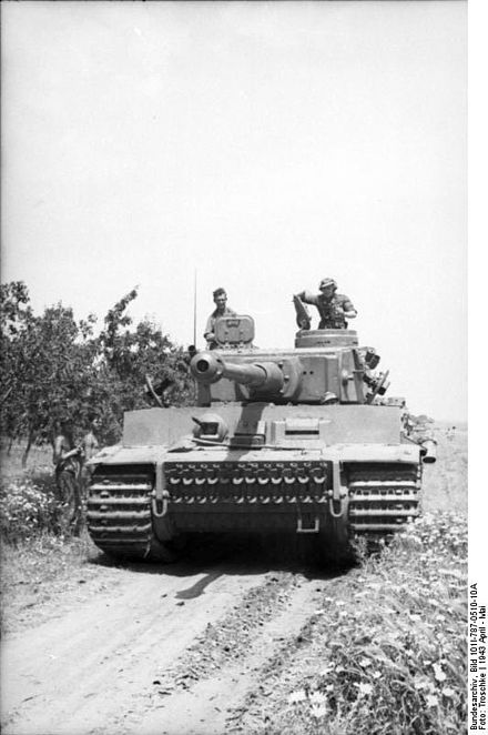 La campagne de Tunisie  440px-Bundesarchiv_Bild_101I-787-0510-10A%2C_Tunesien%2C_Panzer_VI_%28Tiger_I%29