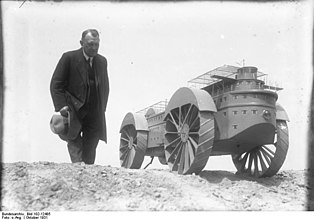 “Wüstenschiff”, Germany, 1931 (“… kann 300 Passagiere mit höchstem Comfort durch die entlegensten Wüsten und Landstriche bringen. Wasser, Nahrungsmittel und Betriebsstoff kann das Fahrzeug auf Monate mit sich führen”.)