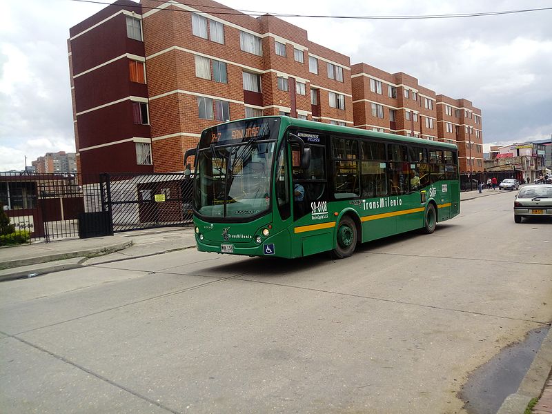 File:Bus alimentador de transmilenio abril 2017.jpg