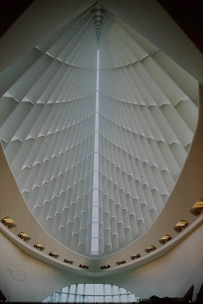 File:Calatrava - Milwaukee Art Museum, Quadracci Pavilion Interior (B).jpg