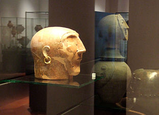 Têtes de canope, Musée archéologique national de Chiusi.