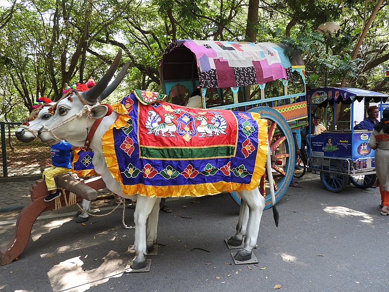 File:Cart-3-cubbon park-bangalore-India.jpg