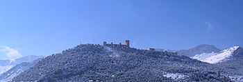 El Cerro de Santa Catalina, con la Cruz a la izquierda, el Castillo en el centro y la muralla abajo a la derecha.