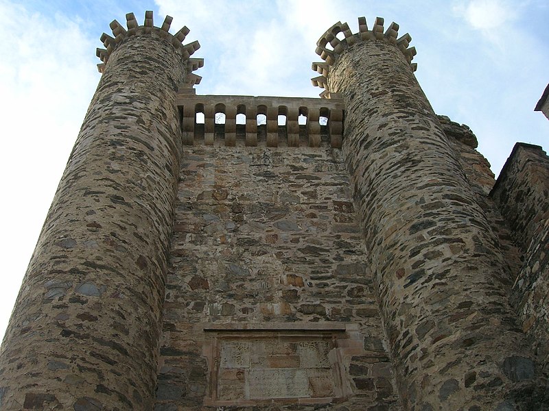File:Castillo de Ponferrada (500904366).jpg