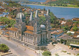 Ilhéuksen keskusta, josta on näkymät São Sebastiãon katedraalille