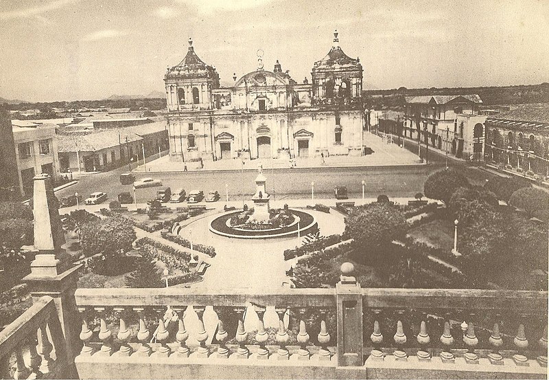 File:Cathedral of León (Nicaragua) in 1924.jpg