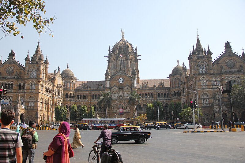 Tiedosto:Chhatrapati Shivaji Terminus railway station, 2011.jpg