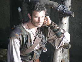 Clive como Archer en la serie Robin Hood en el 2009.