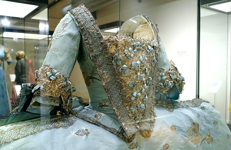 File:Court mantua dress at Tullie House Museum A (25).JPG