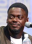 Foto Daniel Kaluuya pada 2017 San Diego Comic Con.