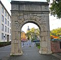 Kopie des Dativius-Victor-Bogens am Ernst-Ludwig-Platz.