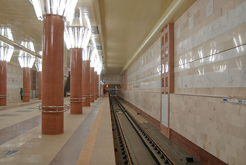 File:Demiivska metro station Kiev 2010 03.jpg