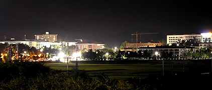 Dongguk Gyeongju kampus di malam hari