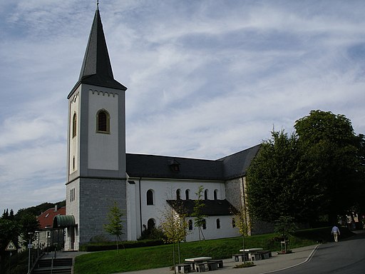 Dorf Düssel Kirche St. Maximin