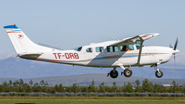 An Eagle Air Iceland Cessna 207A Stationair, landing at Hella Airport after a sightseeing flight during Hella Airshow; Allt Sem Flýgur (e. All That Flies)