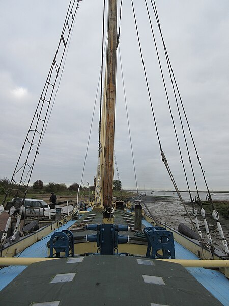 File:Edith May sailing Barge at Lower Halstow 09.JPG