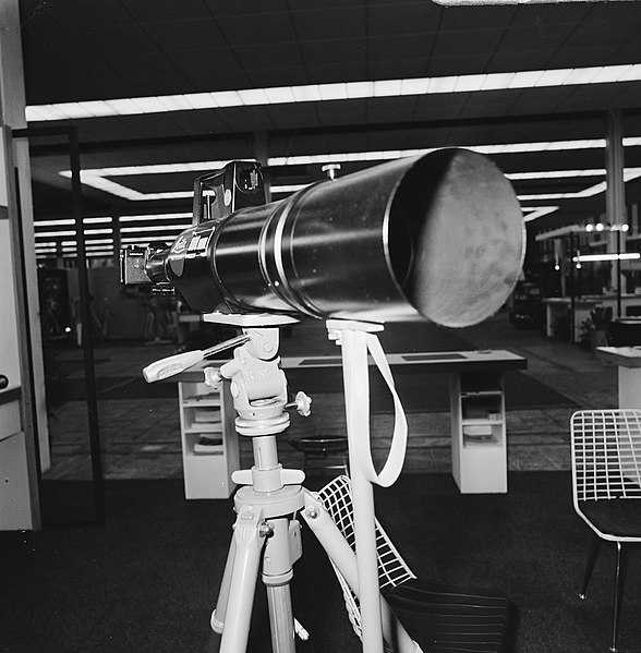 File:Een telelens van Leitz, Bestanddeelnr 926-9455.jpg