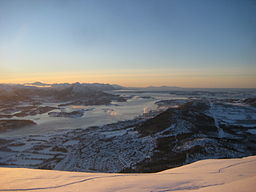 Vinterbillede over Elnesvågen