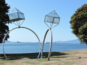 Verlobungsringe und English Bay Hintergrund, Sunset Beach, Vancouver BC.tif