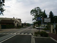 L'entrée nord de Viarmes, avenue de Royaumont (D 909z) en provenance de la D 922.