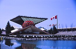 Expo 67, pavillon du Canada et sa pyramide inversée ( le Katimavik).jpg